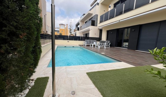 Brukt - Villa -
Orihuela Costa - Lomas de Cabo Roig