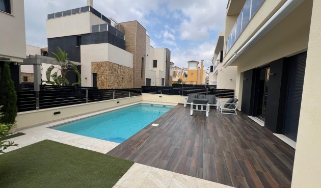 Brukt - Villa -
Orihuela Costa - Lomas de Cabo Roig