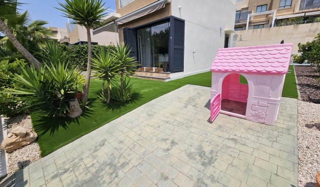 Brukt - Villa -
Orihuela Costa - La Regia