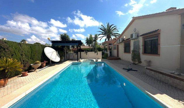 Brukt - Villa -
Cabo Roig - Costa Blanca