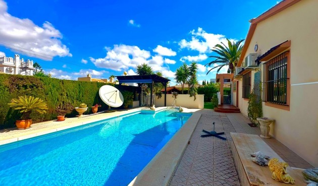 Brukt - Villa -
Cabo Roig - Costa Blanca
