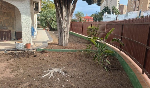 Brukt - Villa -
Orihuela Costa - Campoamor