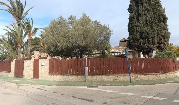 Brukt - Villa -
Orihuela Costa - Campoamor