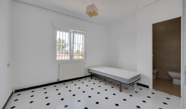 Reventa - Villa -
Torrevieja - La Siesta - El Salado - Torreta