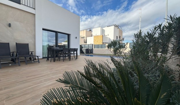 Brukt - Villa -
Ciudad Quesada - Costa Blanca