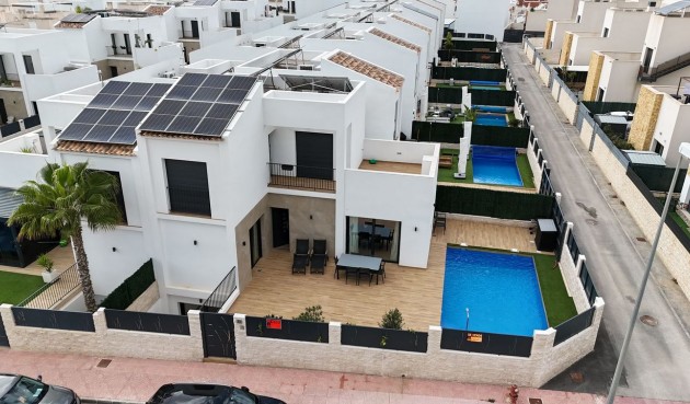 Brukt - Villa -
Ciudad Quesada - Costa Blanca