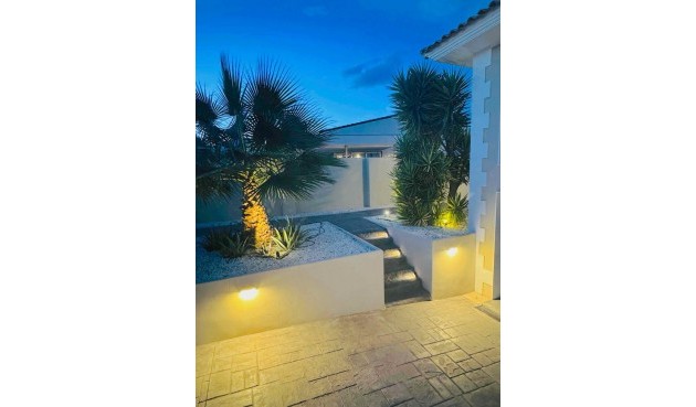 Brukt - Villa -
Alfas del Pí - Costa Blanca