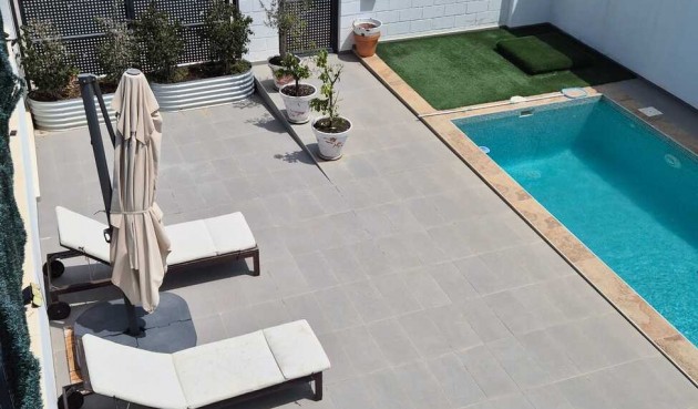 Återförsäljning - Villa -
Bigastro - Costa Blanca