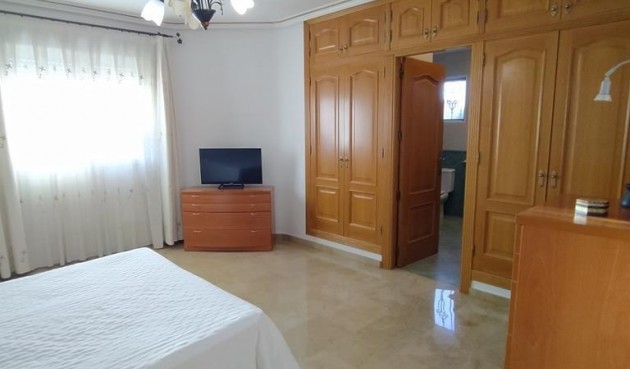 Brukt - Villa -
Orihuela - LOS DESEMPARADOS