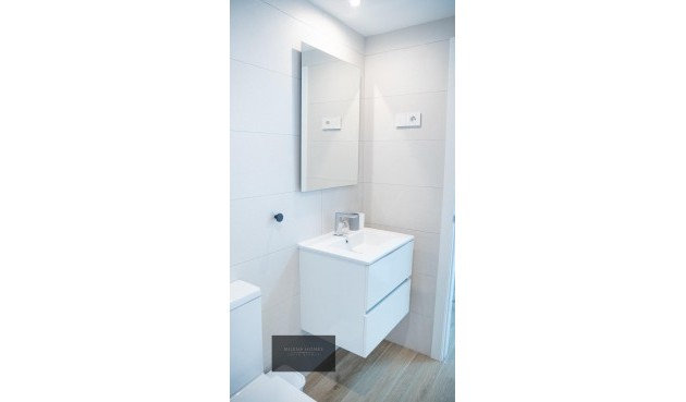 Återförsäljning - Apartment -
Torrevieja - Punta Prima