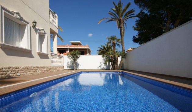 Återförsäljning - Villa -
Cabo Roig - Costa Blanca