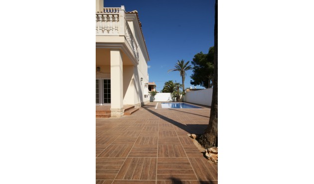 Återförsäljning - Villa -
Cabo Roig - Costa Blanca