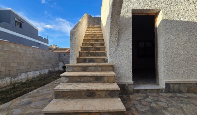 Återförsäljning - Villa -
El Chaparral - Inland