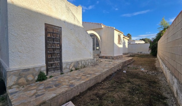 Återförsäljning - Villa -
El Chaparral - Inland