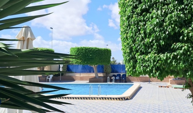 Brukt - Apartment -
Torrevieja - Parque Acuático - Sector 25