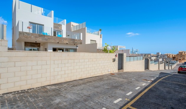 Återförsäljning - Villa -
Orihuela - Inland