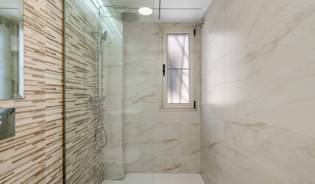 Återförsäljning - Villa -
Orihuela - Inland