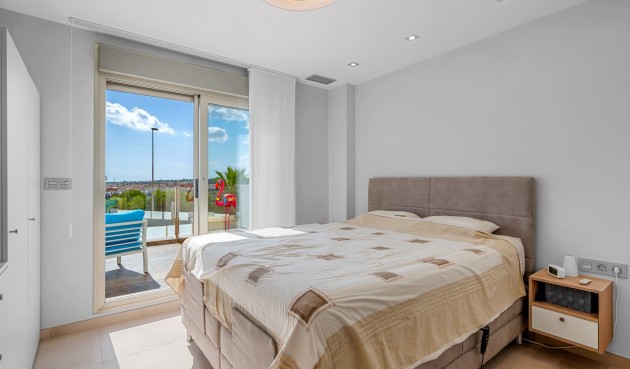 Återförsäljning - Villa -
Orihuela - Inland