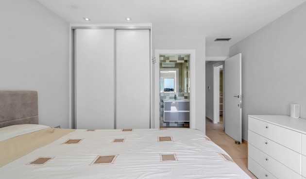 Återförsäljning - Villa -
Orihuela - Inland