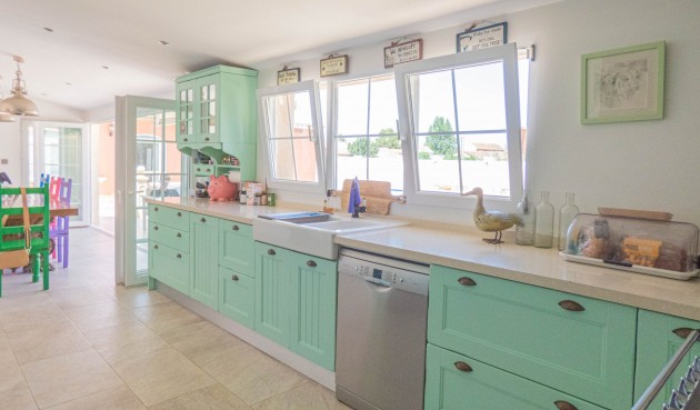 Reventa - Villa -
Heredades - Costa Blanca