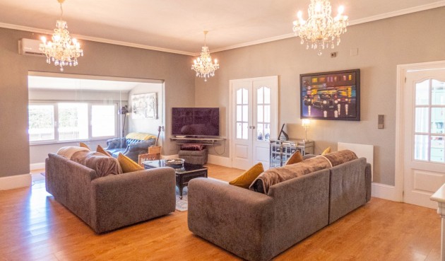 Reventa - Villa -
Heredades - Costa Blanca