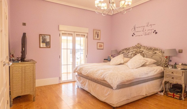 Reventa - Villa -
Heredades - Costa Blanca