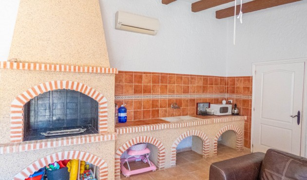 Reventa - Villa -
Heredades - Costa Blanca