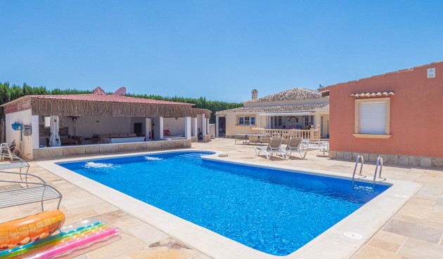 Reventa - Villa -
Heredades - Costa Blanca