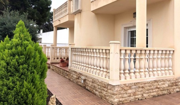 Återförsäljning - Villa -
Cabo Roig - Costa Blanca