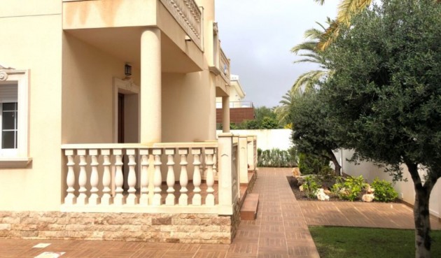 Återförsäljning - Villa -
Cabo Roig - Costa Blanca