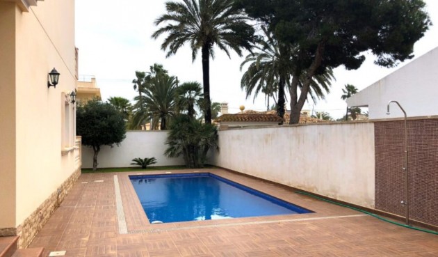 Återförsäljning - Villa -
Cabo Roig - Costa Blanca