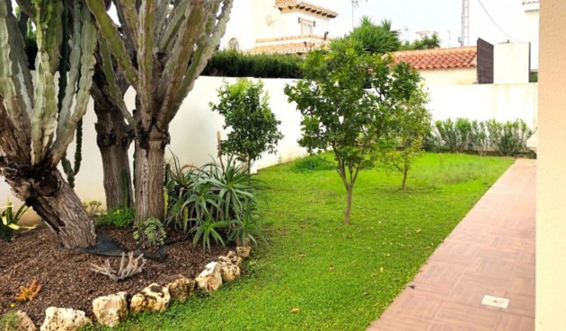 Återförsäljning - Villa -
Cabo Roig - Costa Blanca