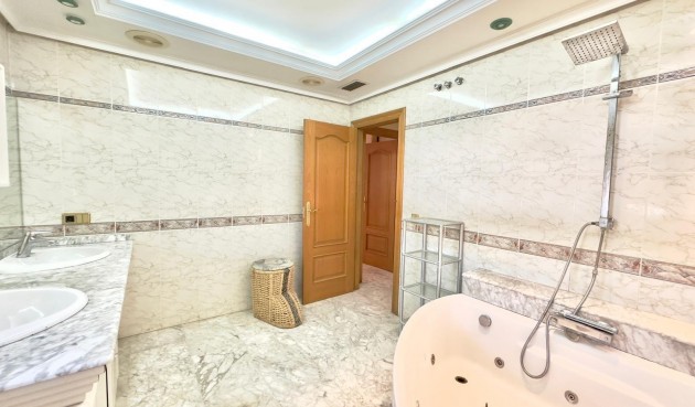 Återförsäljning - Takvåning -
Torrevieja - Centro