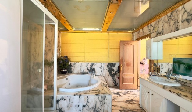 Återförsäljning - Takvåning -
Torrevieja - Centro