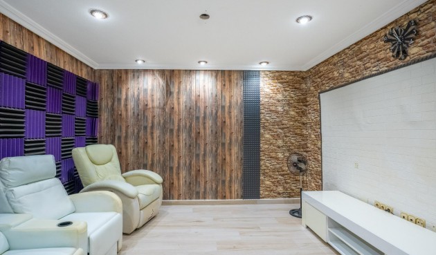 Resale - Villa -
Torrevieja - El Chaparral