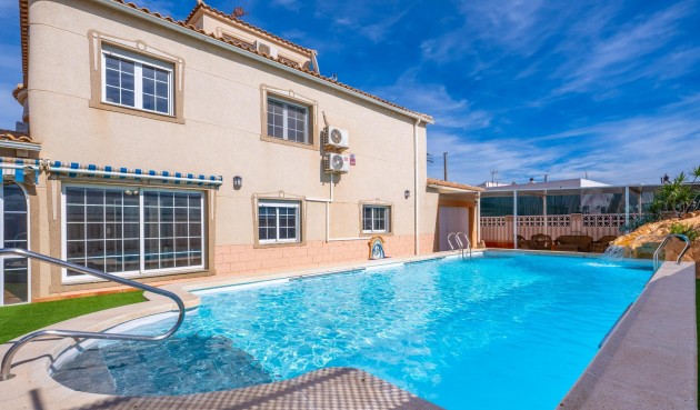Resale - Villa -
Torrevieja - El Chaparral