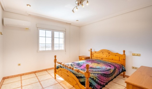 Resale - Villa -
Torrevieja - El Chaparral