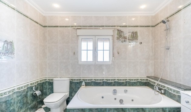 Resale - Villa -
Torrevieja - El Chaparral