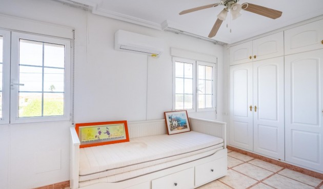 Resale - Villa -
Torrevieja - El Chaparral