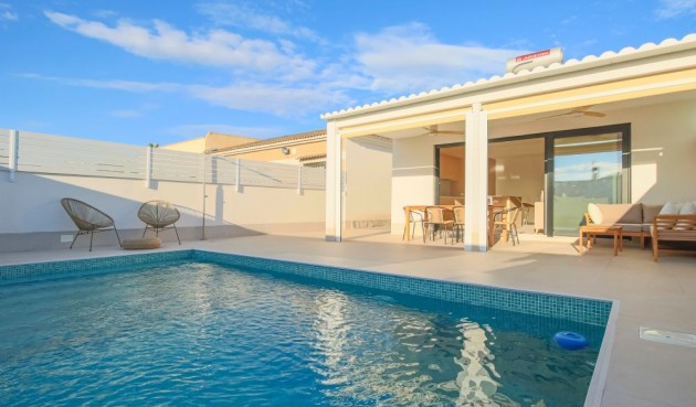 Återförsäljning - Villa -
Torrevieja - Costa Blanca