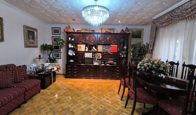 Brukt - Villa -
Sax - Inland