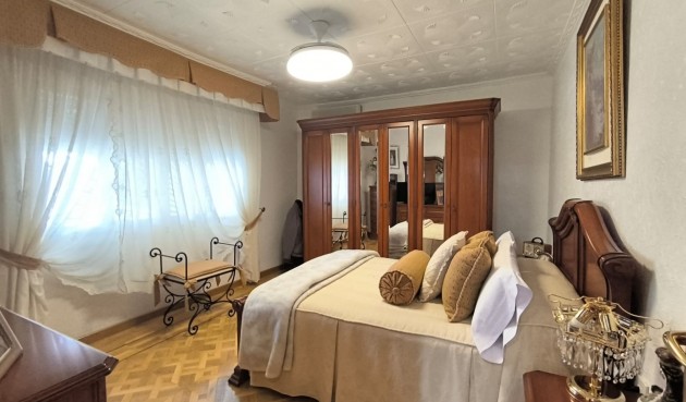 Brukt - Villa -
Sax - Inland