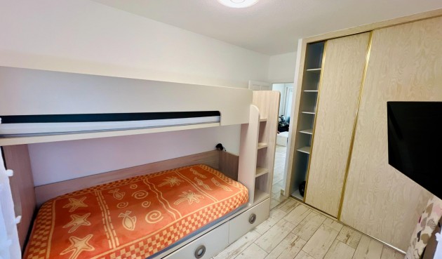 Brukt - Apartment -
Torrevieja - Miramar - Torre Del Moro