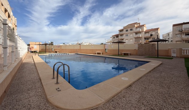 Reventa - Apartment -
Torrevieja - Urb. Calas Blancas III