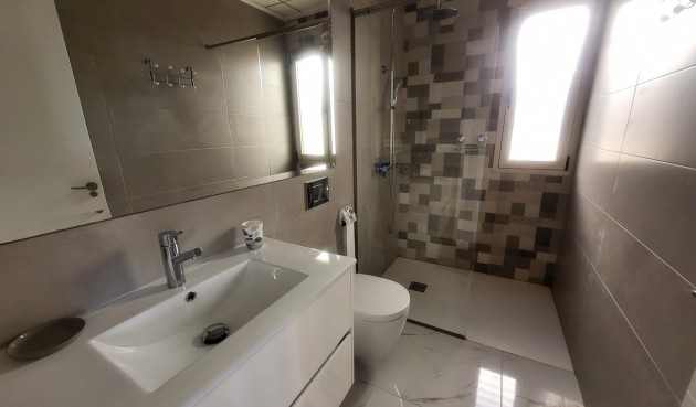 Brukt - Villa -
Villamartin - Costa Blanca