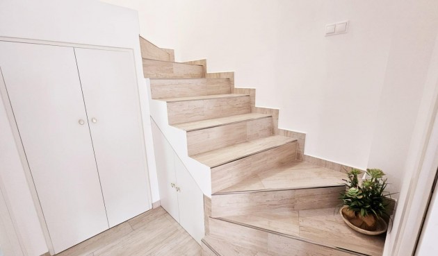 Brukt - Tosidig -
Torrevieja - La Siesta