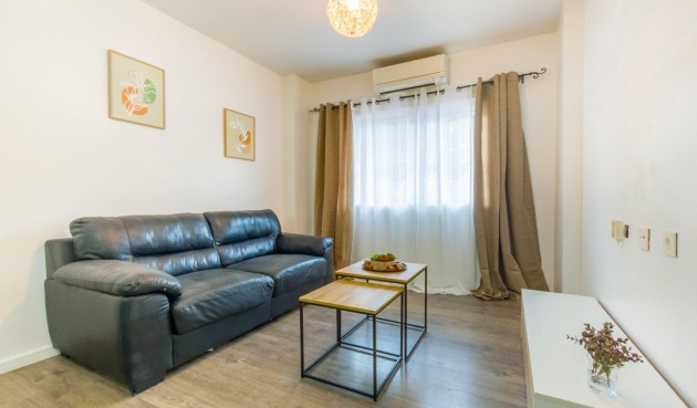 Brukt - Apartment -
Torrevieja - Estacion De Autobuses