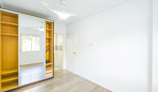 Brukt - Apartment -
Torrevieja - Estacion De Autobuses