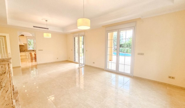 Återförsäljning - Villa -
Cabo Roig