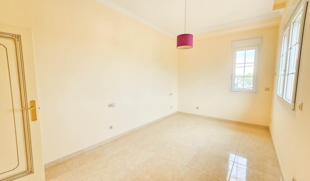 Återförsäljning - Villa -
Cabo Roig